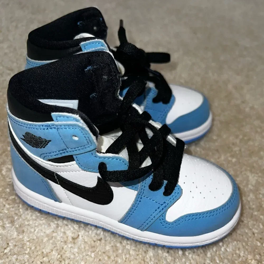 JORDAN 1 RETRO HIGH UNIVERSITY BLUE